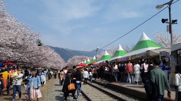 慶和駅のホームと線路